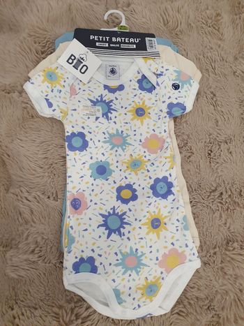 Lot de 3 bodies 18mois manches courtes Petit bateau 