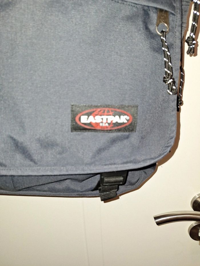 Sac à bandoulière Eastpak - photo numéro 3