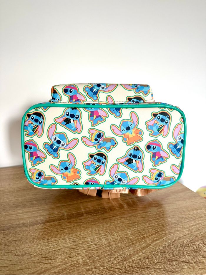 Sac Loungefly backpack Retro Groovy Stitch Disney - photo numéro 6