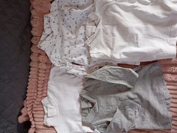 Lot 4 tee shirt manches longues 3 moid