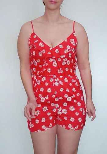 Combishort rouge fleurie décolletée taille 38