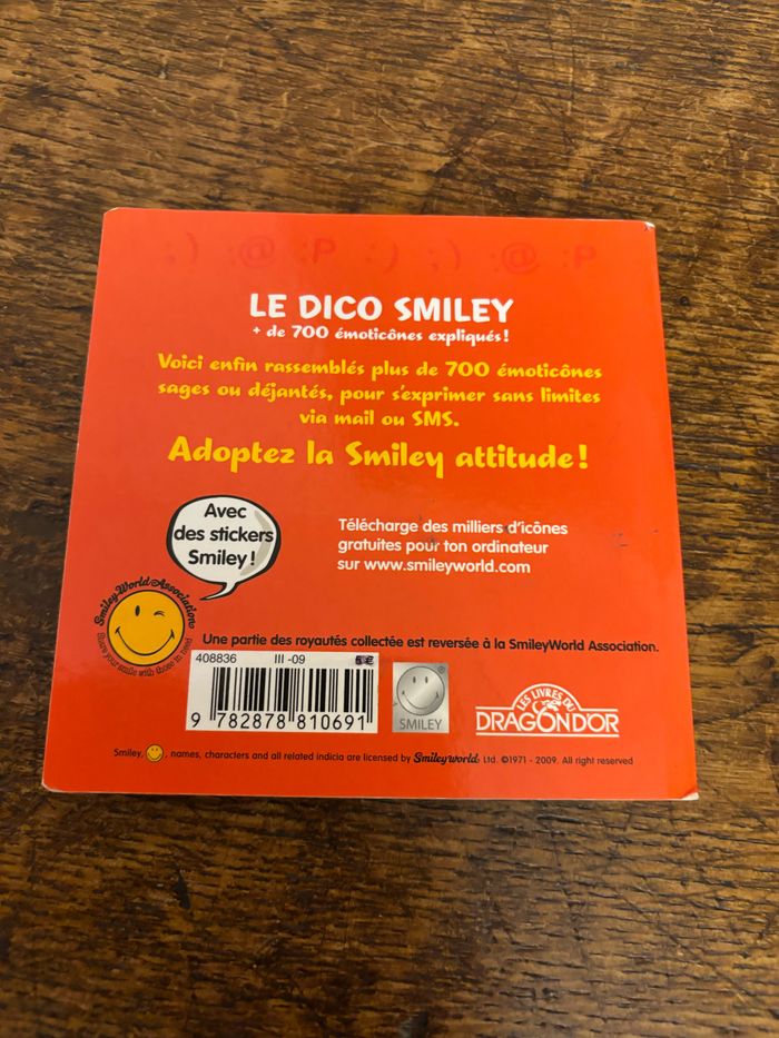 lot « Emoji - Smiley » : boîte métallique, livre et bougies - photo numéro 7
