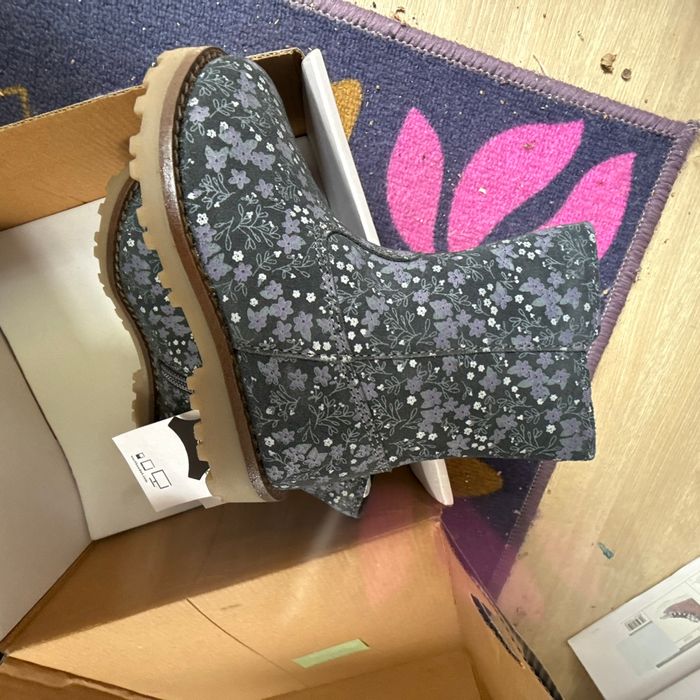 Jolie bottines vertbaudet neuves avec étiquette pointure 24 - photo numéro 5