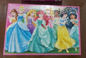 Puzzle Disney princesses 112 pièces TBE