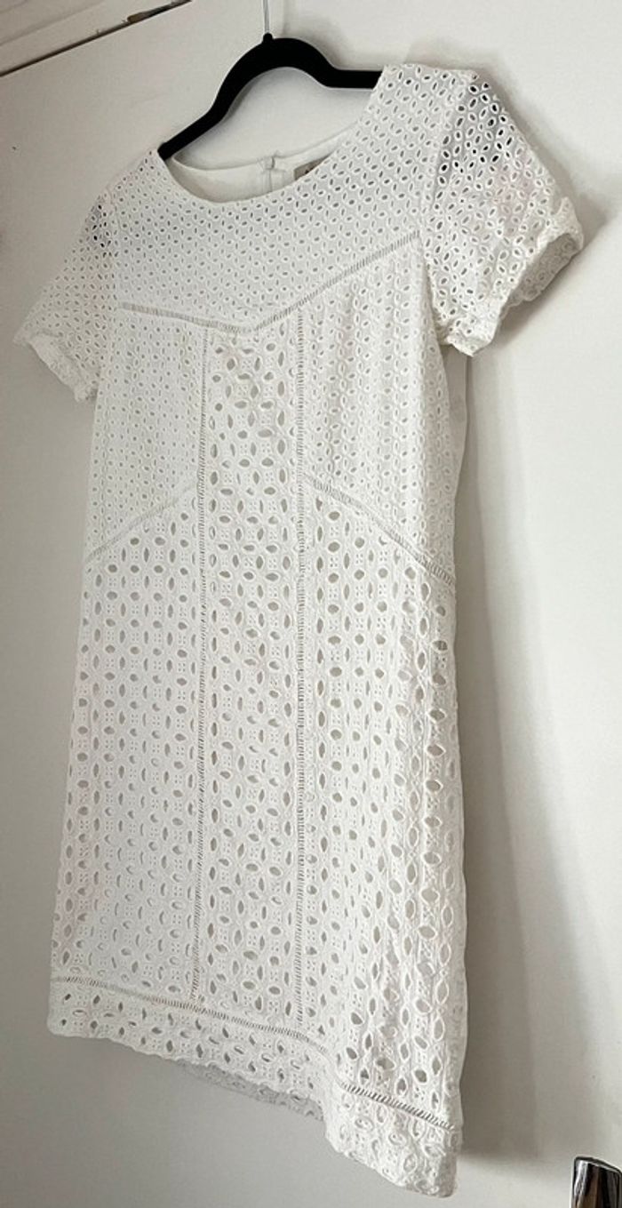 Robe courte droite blanche brodée taille 36 - photo numéro 3