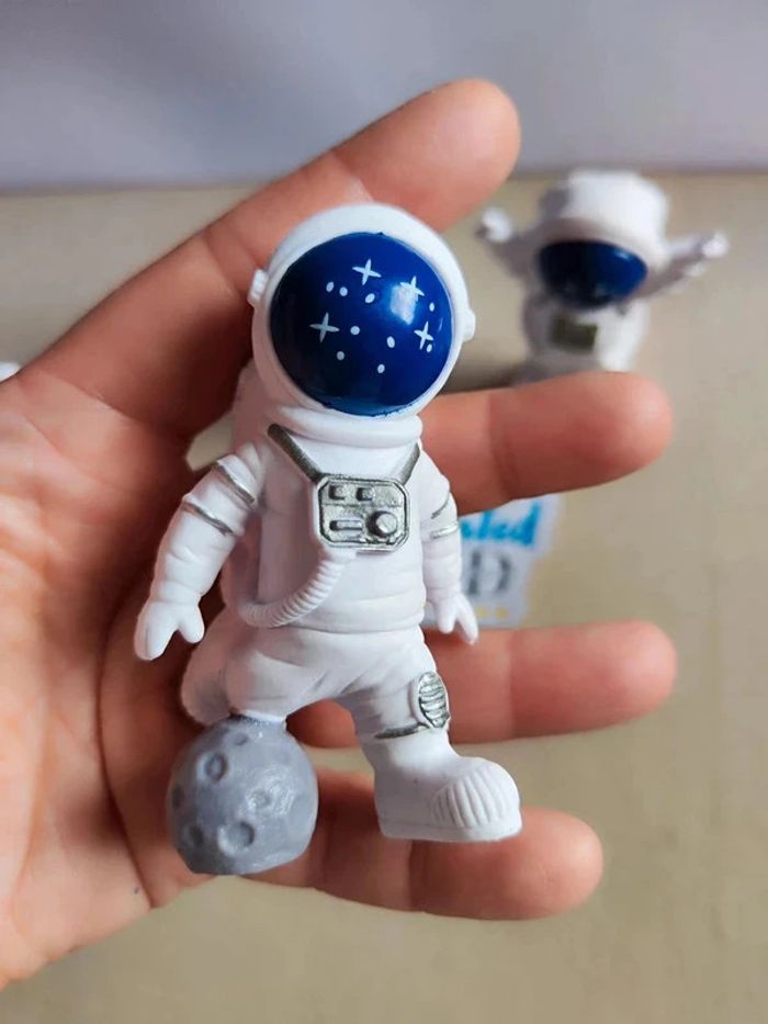 Lot de 4 figurine astronautes - photo numéro 8