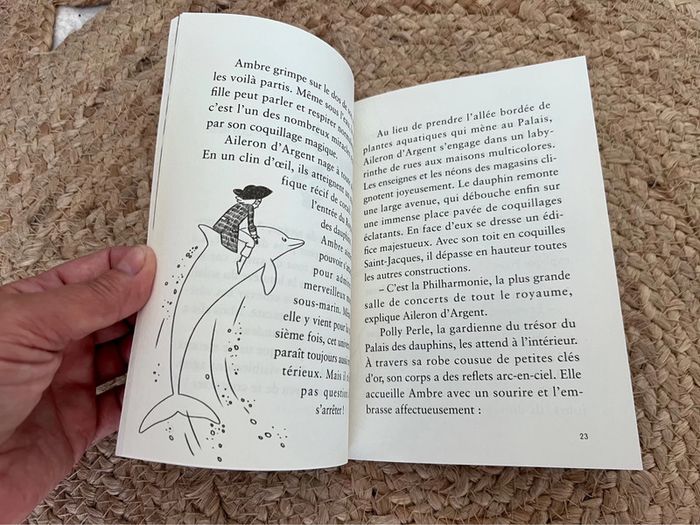Livre Ambre et son dauphin magique , au secours des poissons lune - photo numéro 4