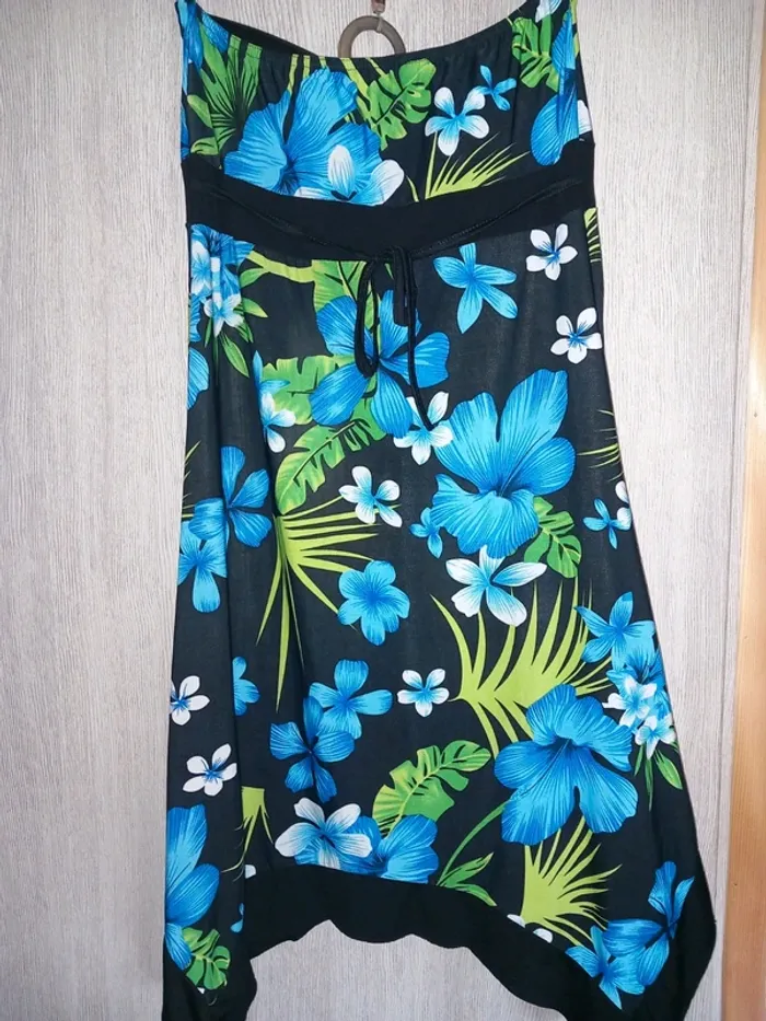 Jolie robe dos nu Asymétrique à fleurs - photo numéro 3