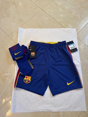 Short de foot Nike équipe FC Barcelone avec chaussettes taille 10/12 ans authentique neuf