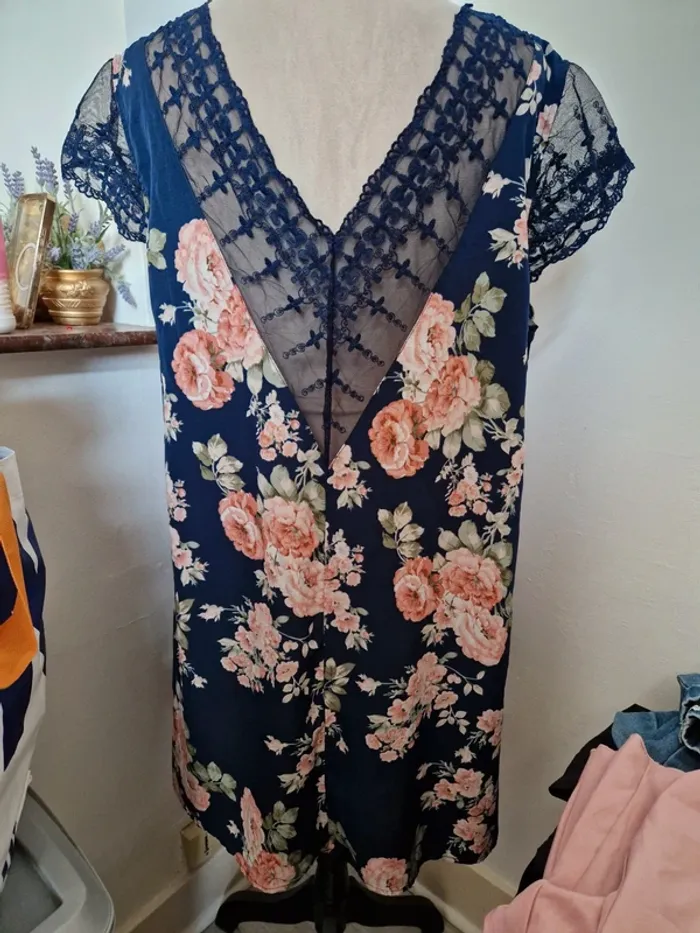 Robe bleu fleurie rose dentelle