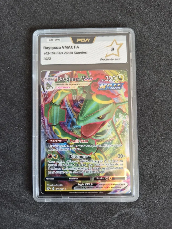Pokémon Rayquaza VMAX 102/159 – Zénith Suprême – Carte gradée PCA 9 Fr