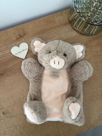 Doudou marionnette cochon beige