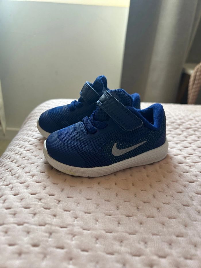 Basket Nike bleu foncé