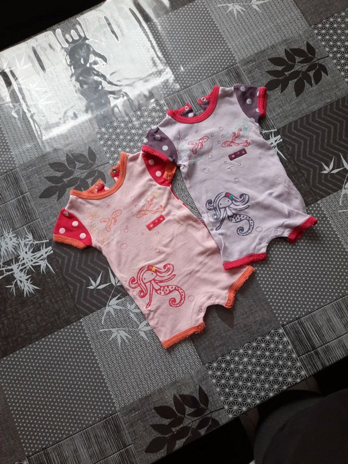 Lot 2 bodys 3 mois fille
