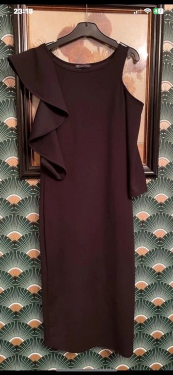 Robe volant une manche glamour coupe crayon Zara taille s