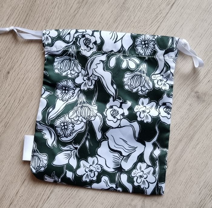 Pochette avec motifs floraux - photo numéro 3