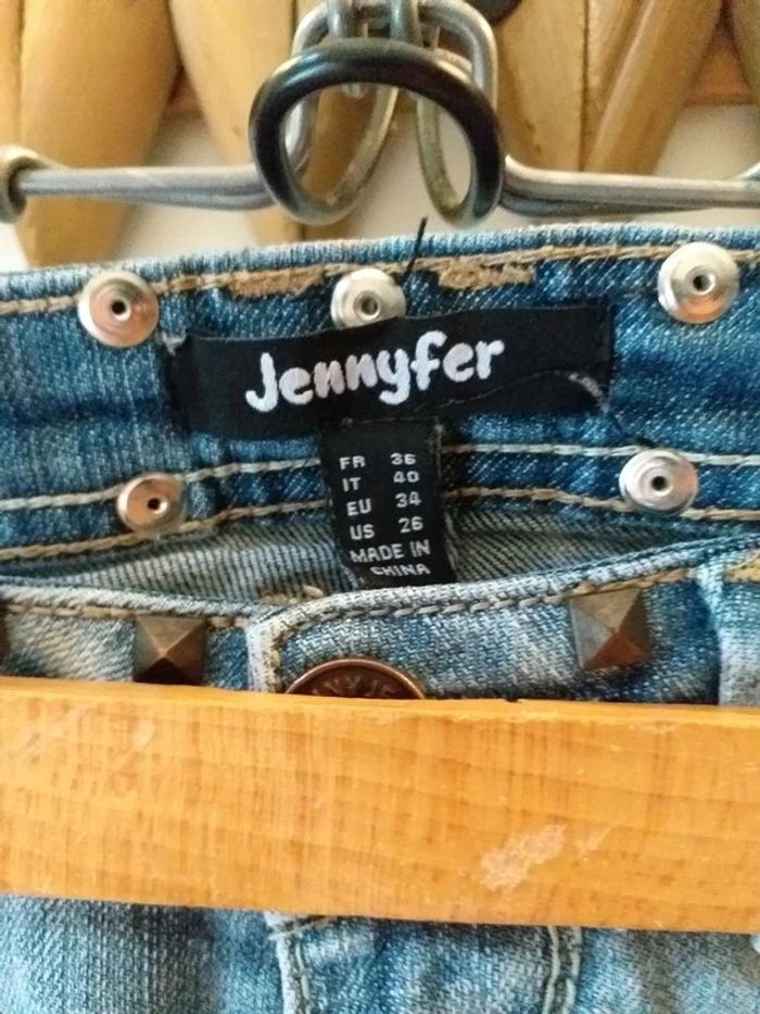 Jeans troué effet délavé - photo numéro 6