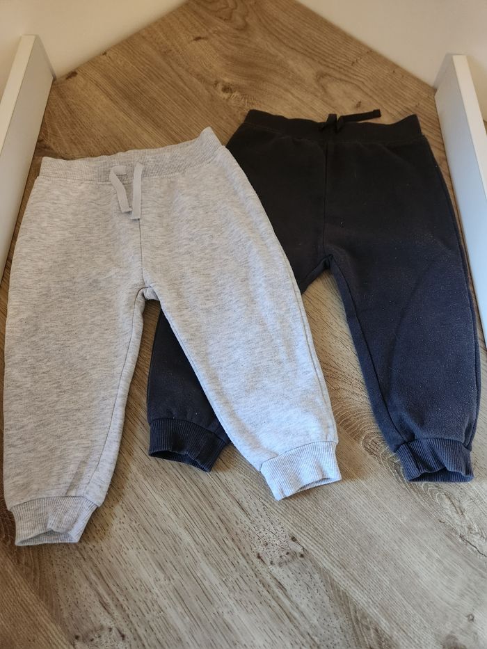 Lot jogging 12-18 mois primark