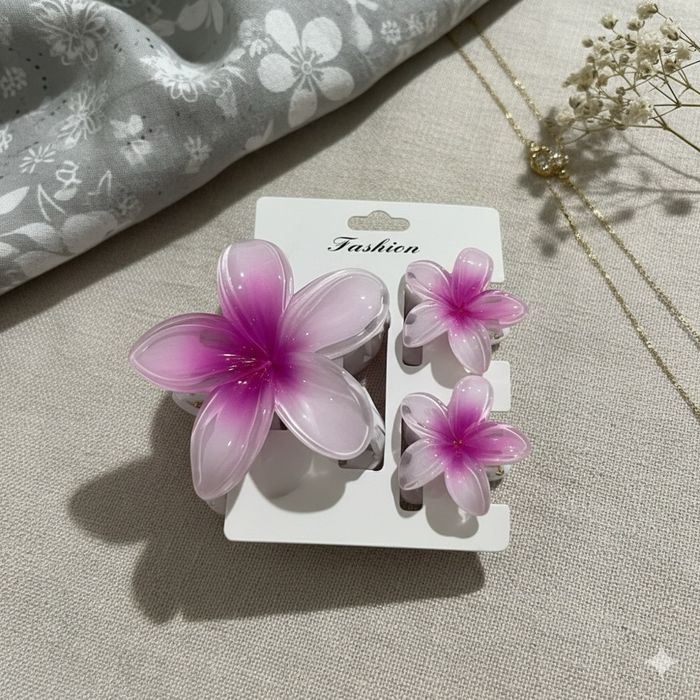 NOUVEAU ! Set Bijoux Fleur Plumeria - Rose Fuchsia & Blanc — Pince + 2 Boucles d'oreilles en Résine/Acrylique Brillante Idéal pour Soirées d'été et Festivals - photo numéro 7