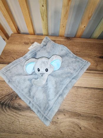 Elephant bleu et gris