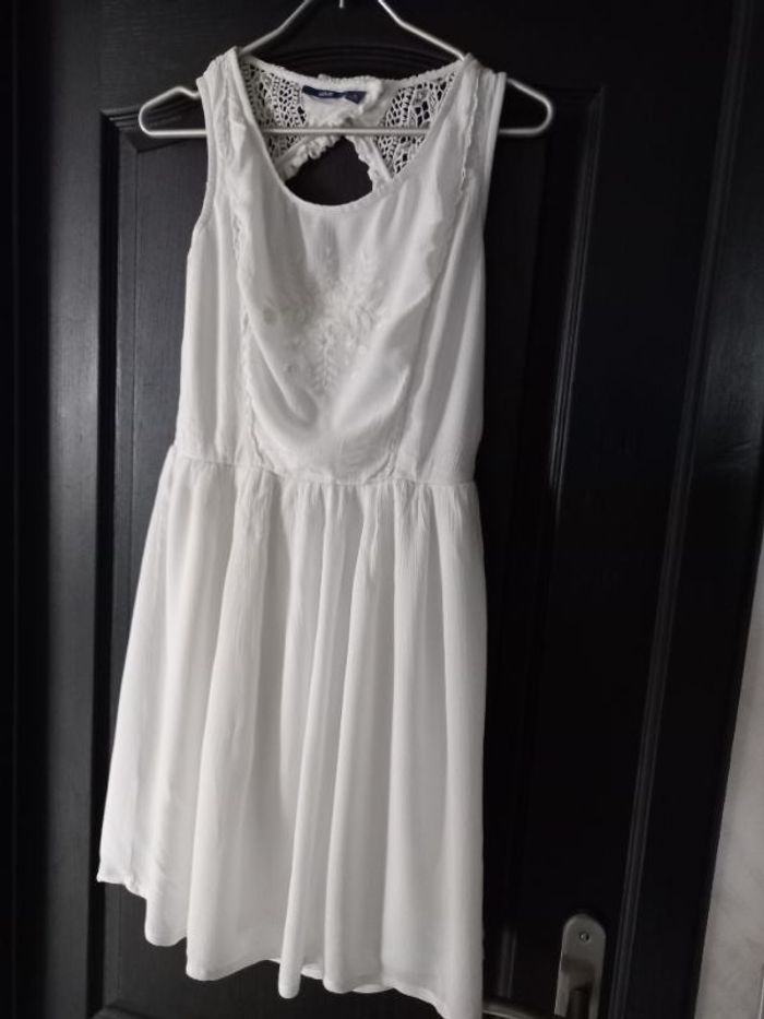 Robe dos nu dentelle