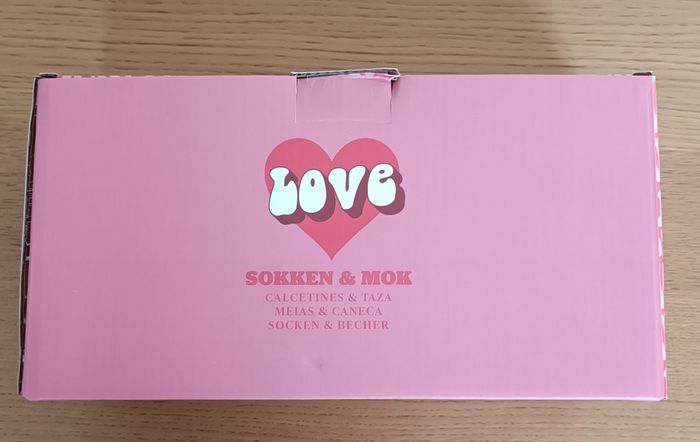 Coffret cadeau mug faïence LOVE et 1 paire de chaussettes assorties femme 36/37 - photo numéro 6