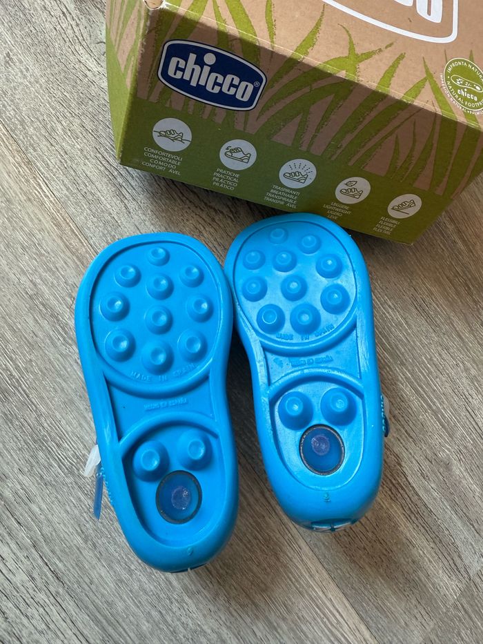 Chaussures de plage piscine plastique Chicco pointure 22 - photo numéro 2