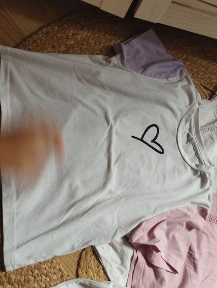 Lot t-shirts blancs roses TU shein 10ans - photo numéro 3