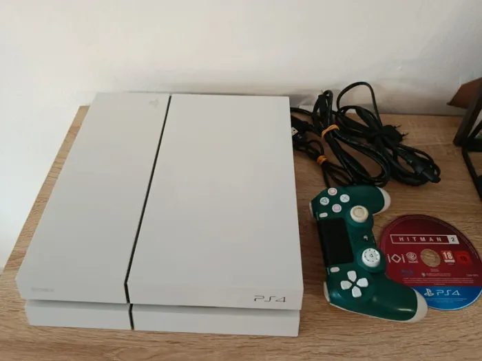 PS4 blanche avec manette officielle et 1 jeu - photo numéro 2