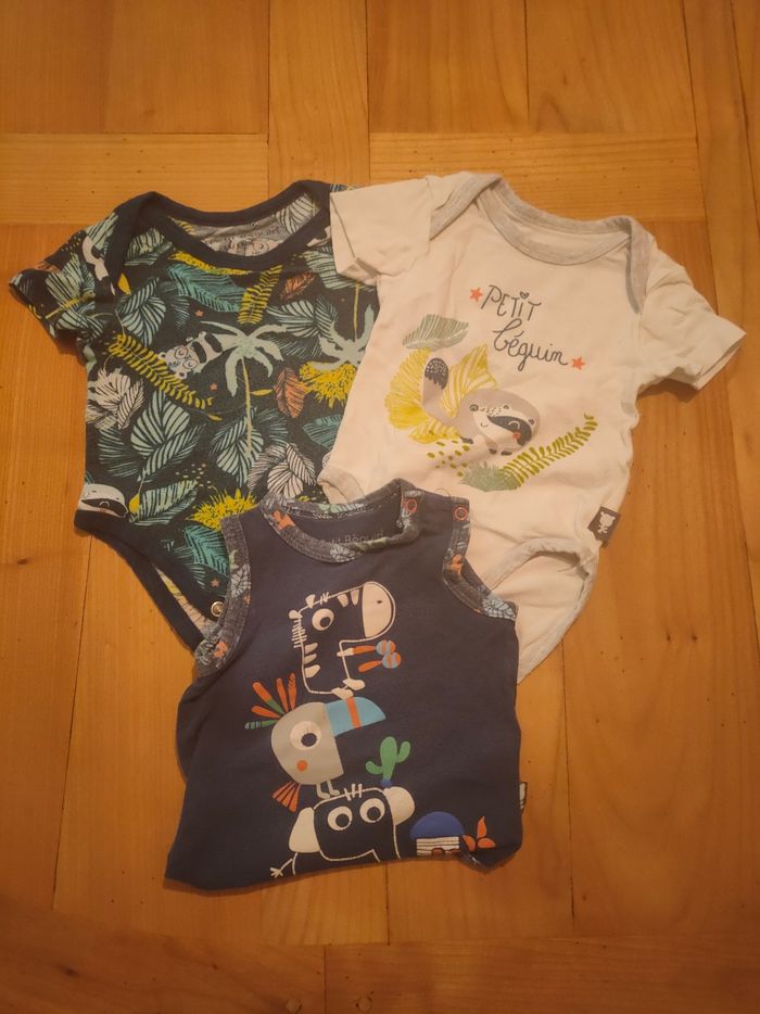 Lot de trois bodies très bon état, Petit Béguin, taille  6 mois.