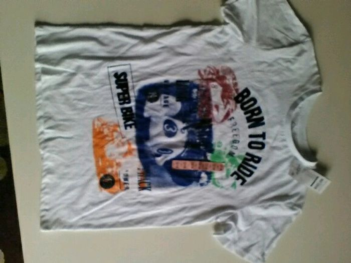 T shirt neuf 13/14ans