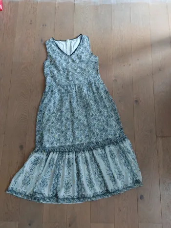 Robe très bon état taille 42 blanche porte