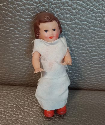 Mini poupée ancienne