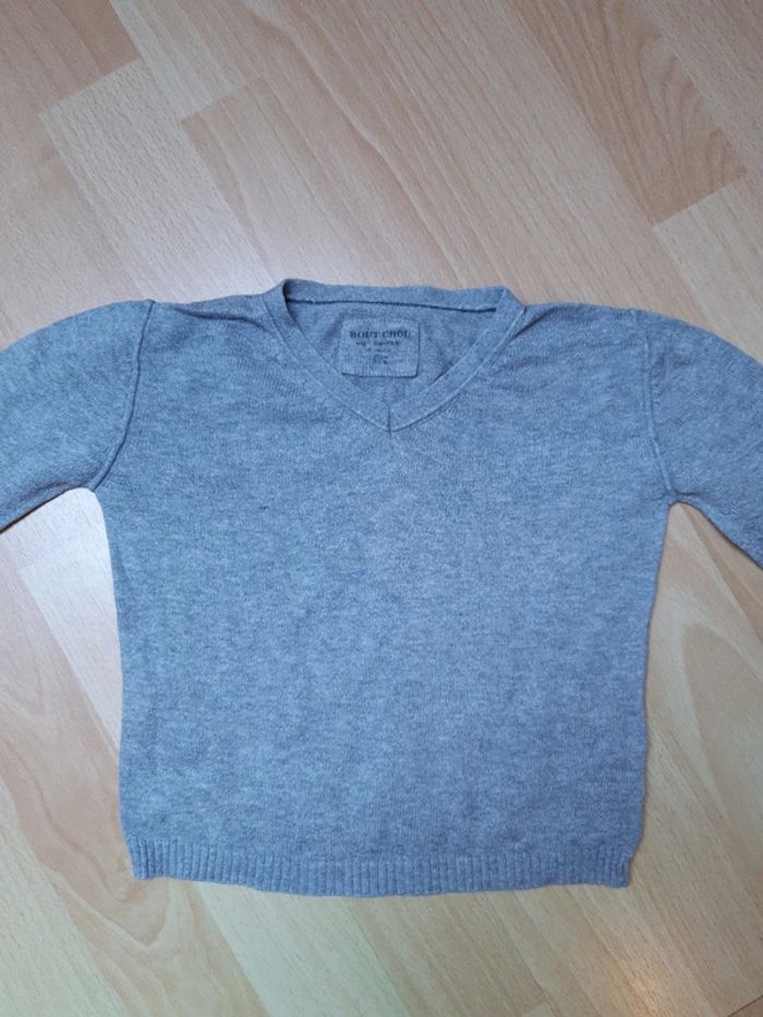 Pull gris boutchou col v 18 mois TBE - photo numéro 2