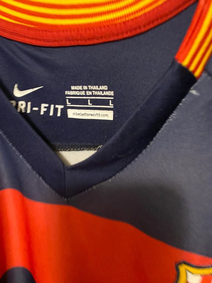 Très jolie t-shirt de foot Barcelone - photo numéro 7