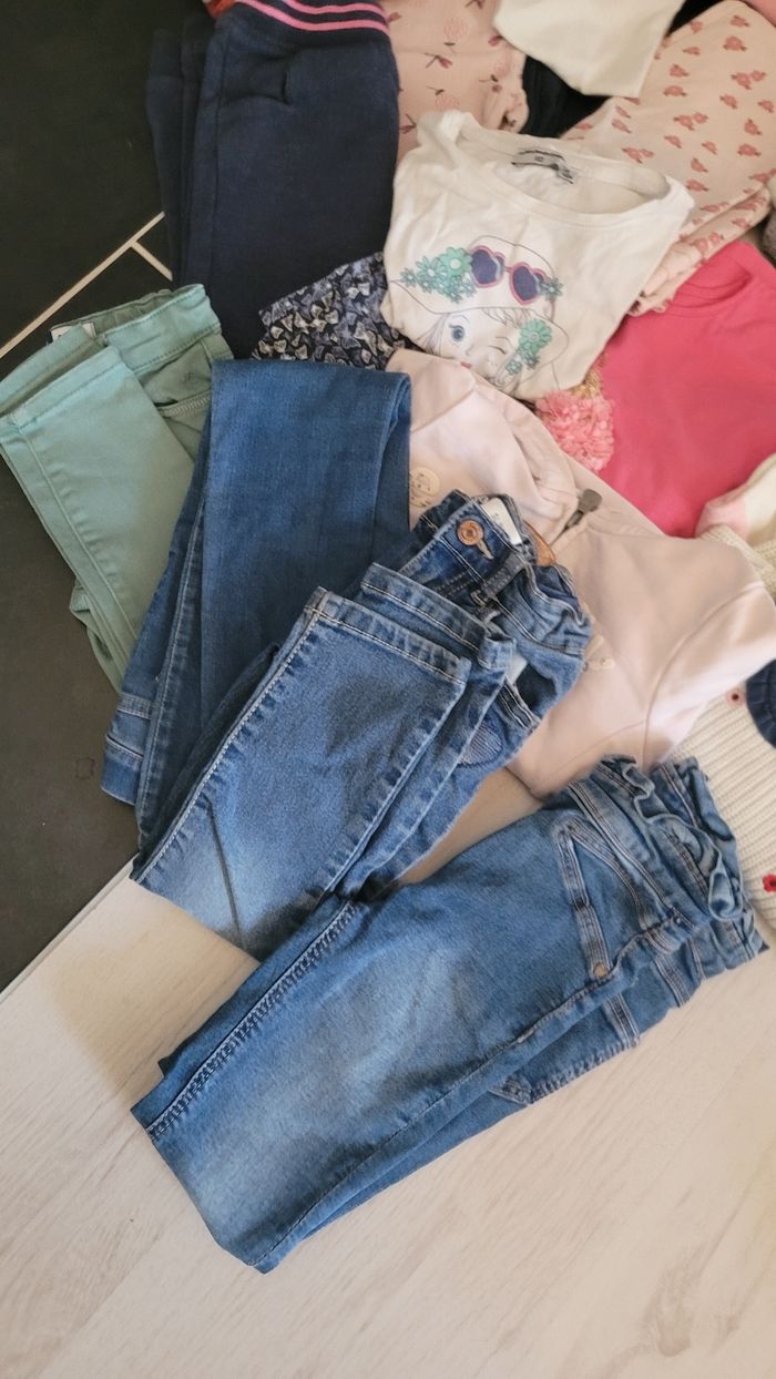 Gros lot vêtements fille 5 ans - photo numéro 2