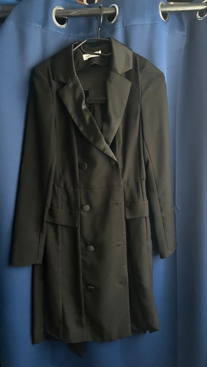 Robe noir avec ceinture NafNaf taille 34 - photo numéro 3