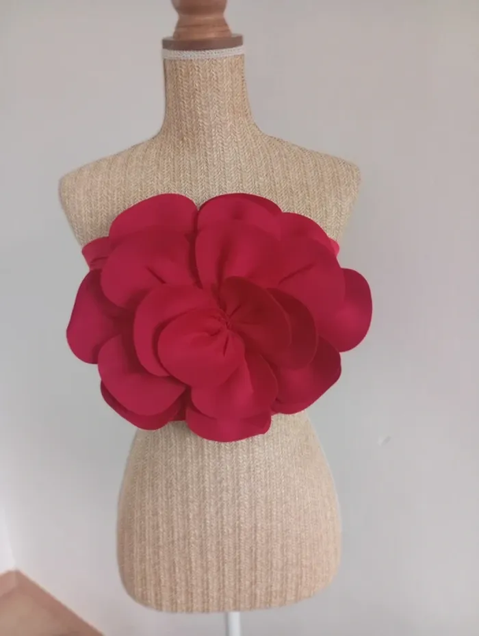 Magnifique Haut femme sexy rouge à fleur L dénudé - photo numéro 2