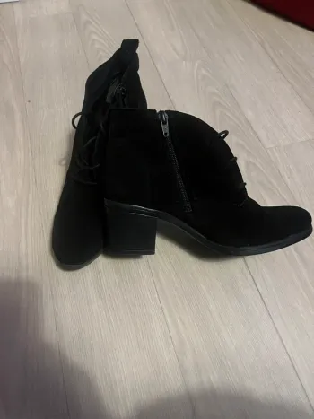 Bottines noir texture serraje