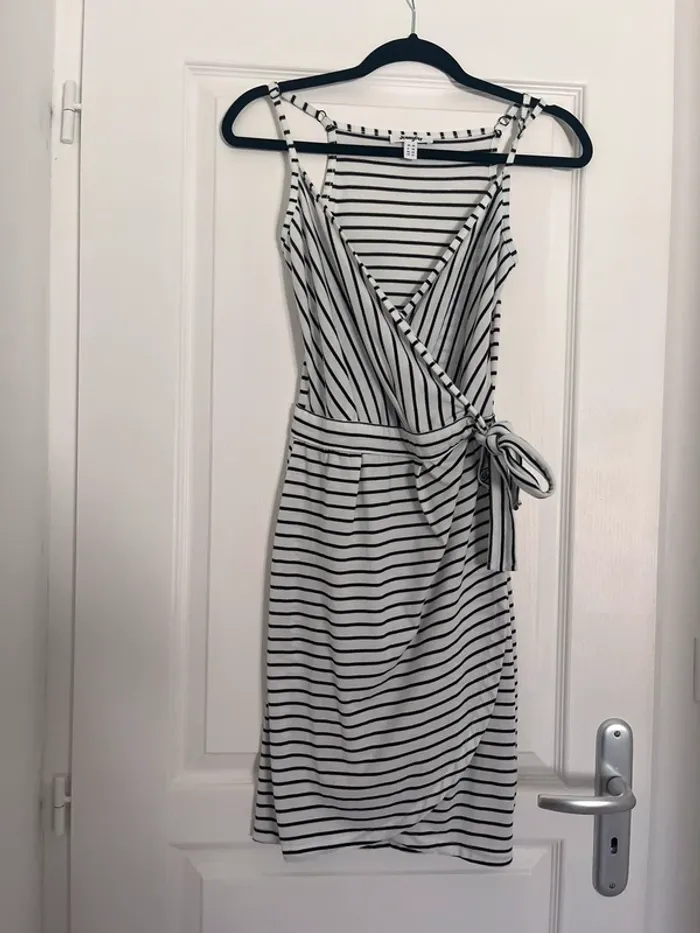 Robe cache coeur Jenniyer blanche et noire