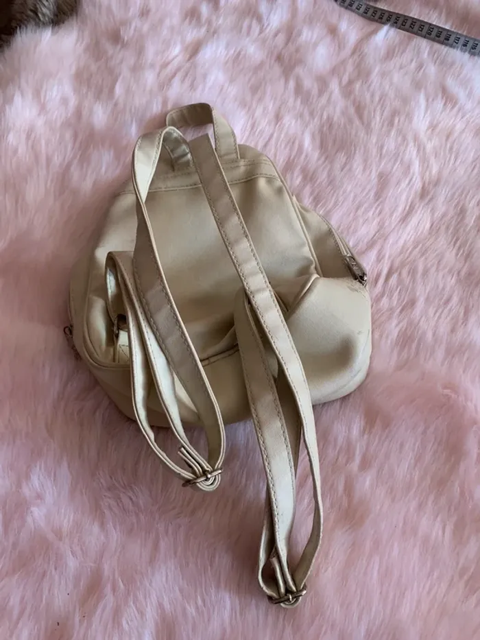Petit à sac à dos - photo numéro 2