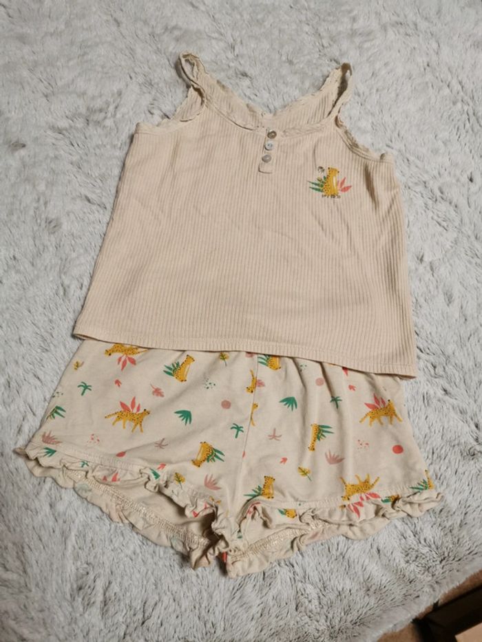 Ensemble short top