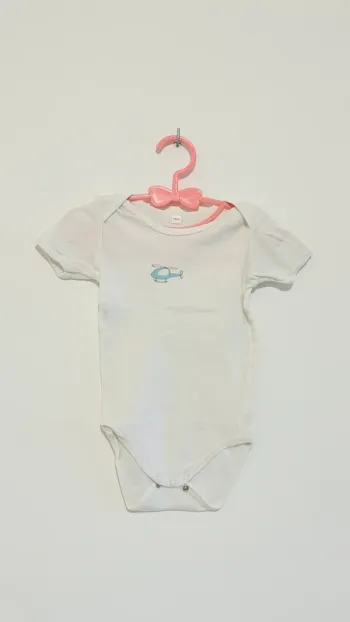 Body blanc avec un hélicoptère