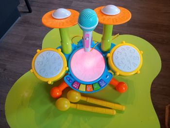 Batterie musicale lumineuse peu utilisée