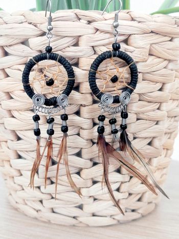 Boucles d'oreilles pendantes attrape-rêve rêve noir plume marron
