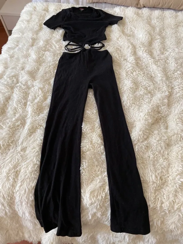 Combinaison noire ouverte au ventre Jennyfer taille XS - photo numéro 2
