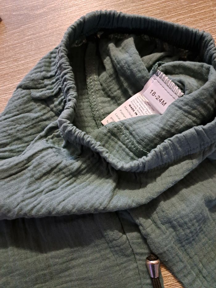 Pantalons fins gaufrés fille 24 mois neufs - photo numéro 3