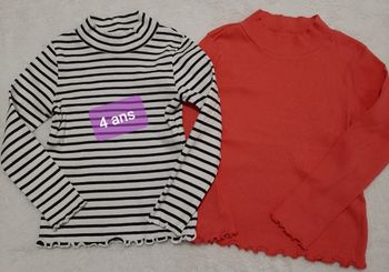 2 tee-shirts col montant 4 ans
