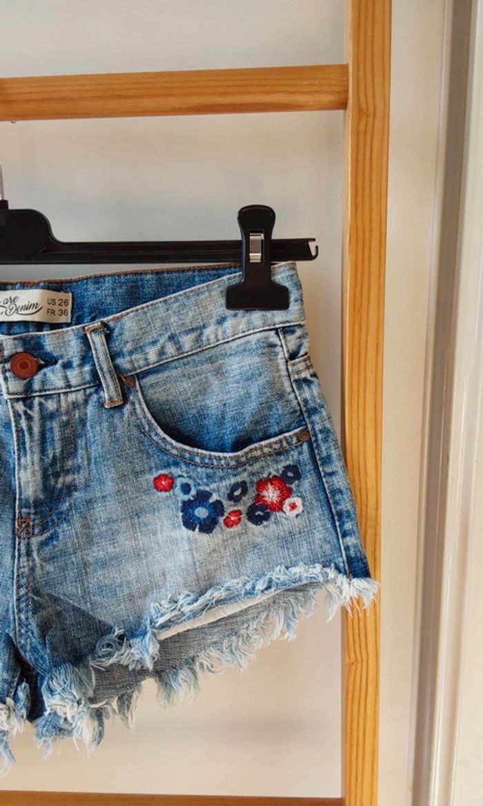 Short en jean brodé fleuri bohème Jennyfer T 36 - photo numéro 2