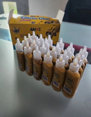 Colle pailletée dorée 24 tubes neufs